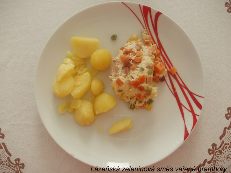 Lázeňská zeleninová směs vařené brambory